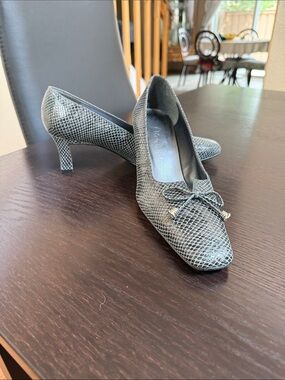 J.Renee Silver-Gray Snakeskin Kitten Heels with Bow Accent